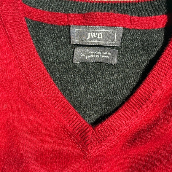 JWN Red Men’s Cashmere V-Neck, XL - Picture 2 of 9